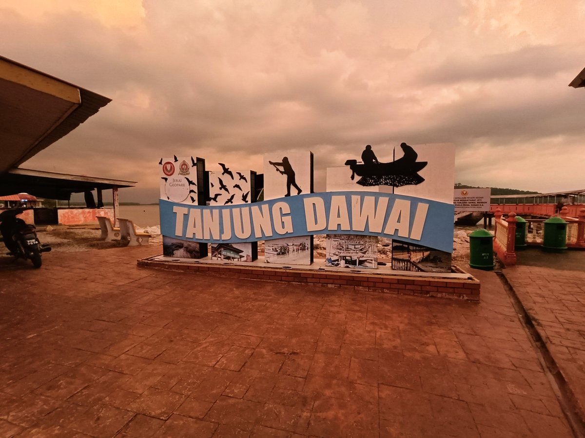 atokvlog's tweet photo. Tanjung Dawai, Kedah is famous for its belacan and dried sea produce #experiencekedah #visitkedah2025 #kedahkuindah https://t.co/3K8fwLZz1I