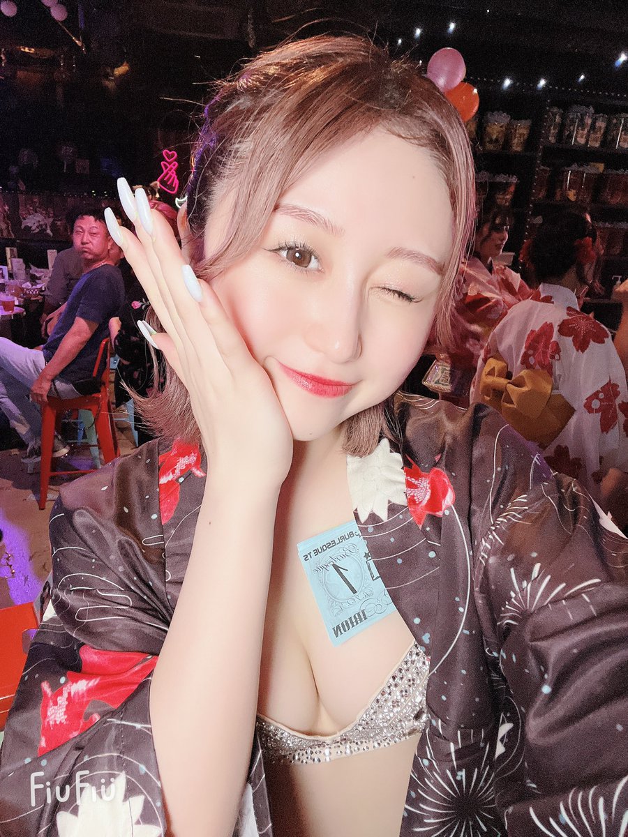 gissy_88's tweet photo. 先日ちゅらさんでらむち🐒💚ともみん🧸🩵からと昨日TSでういたん🍄💙からすってきなプレゼントをいただきました😭そしていっしょに写真に写ってくれたちゅらガール🌺バーレスクTSガール🍤ホントにありがとう🙏今年のいいことはもう終わりなので大人しくしてます笑笑www🤣
#lちゅらさん6
#バーレスクTS https://t.co/S4BQOxVXJ6