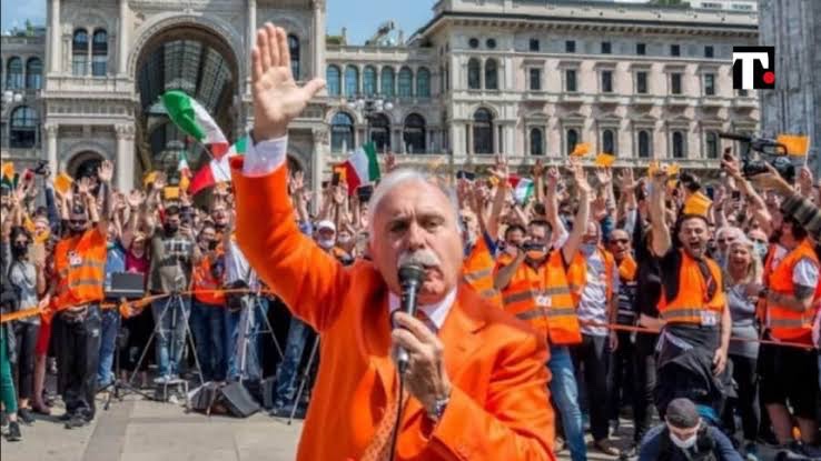 Sifaperride's tweet photo. @FranAltomare Se poi è vestito in doppiopetto arancio ANAS, è garantito. https://t.co/rGMdbUHvKm