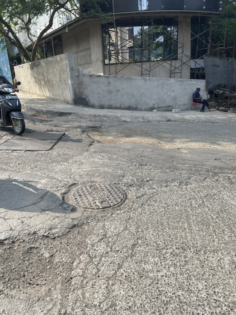 parakhashish's tweet photo. This highway should be award of highest number of potholes per km. No white line markings. No radium. Mumbai the financial capital connectivity is worse. The whole patches are washed away. Doesn’t look like Amrit kaal. https://t.co/U3tLKU0VqH