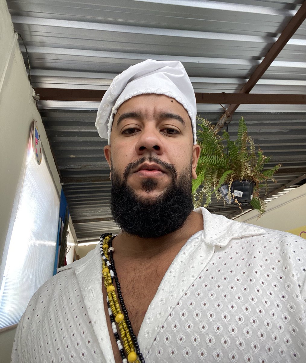 bernardogaels's tweet photo. tem homem trans macumbeiro aí? 🌿🤍 https://t.co/fdO0s7UAyX