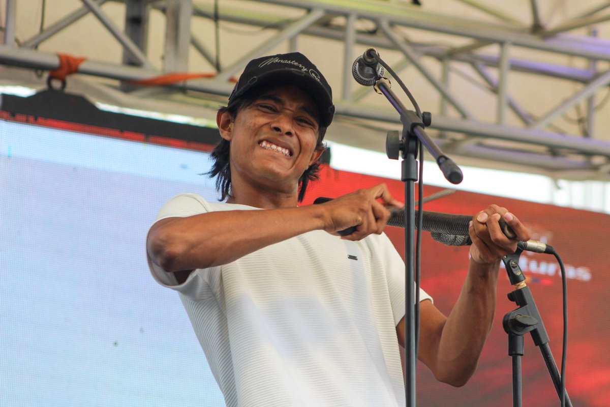AlcaldiaLorica's tweet photo. ¡En Lorica se respira melodías, letras y armonías! 🪗🙌🏼

Con una impecable presentación, los participantes del 2 Festival Semillas de Mi Tierra, demostraron su maravilloso talento y el amor por nuestro folclor 🪗🎤, lo hicieron en la emblemática Plaza Manuel Zapata Olivella. https://t.co/LBJ5a5Z5K1