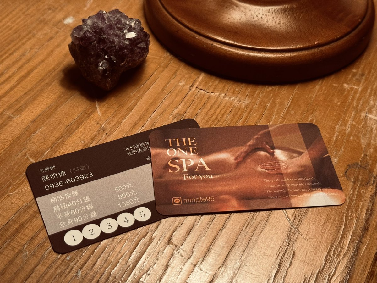 Chris79426189's tweet photo. 有別於平常習慣的拉伸展筋，這次體驗到的是比較柔和的指油壓方式，輕柔滑順適中的力道反覆來回一點一點去釋放肌肉張力（當然該會痠痛的點還是不會給你客氣🤣），但如果本身怕痛的應該會很適合這樣的按法（不過相對就要花比較多時間或次數處理問題點就是了）。

#高雄 #新興區 #theonespa https://t.co/9ZrDSPyJSI