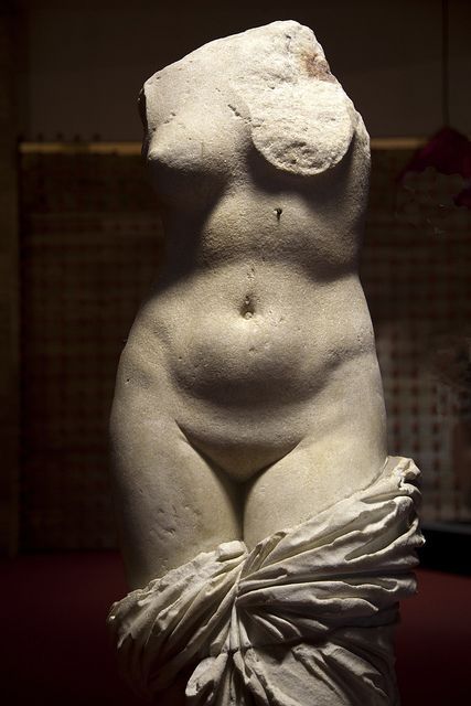 ArtorOtherThing's tweet photo. 2500 years old statue of Aphrodite https://t.co/W2vxQDFvyO