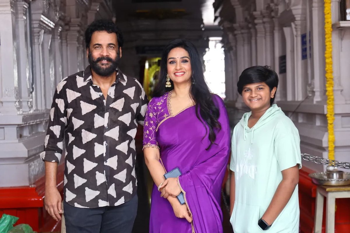 Super Hit Reunion 💕

On-screen hit couple <a href="/ActorSivaji/">Sivaji</a> &amp; #Laya comes together for #SreeSivajiProduction No.2.

Film begins with the Pooja ceremony today.

A #SudheerSreeram Film 

Shoot commences soon

🎬 :#DilRaju 
First Shot by :#BoyapatiSreenu
📝 Handoverby : #BekkamVenuGopal