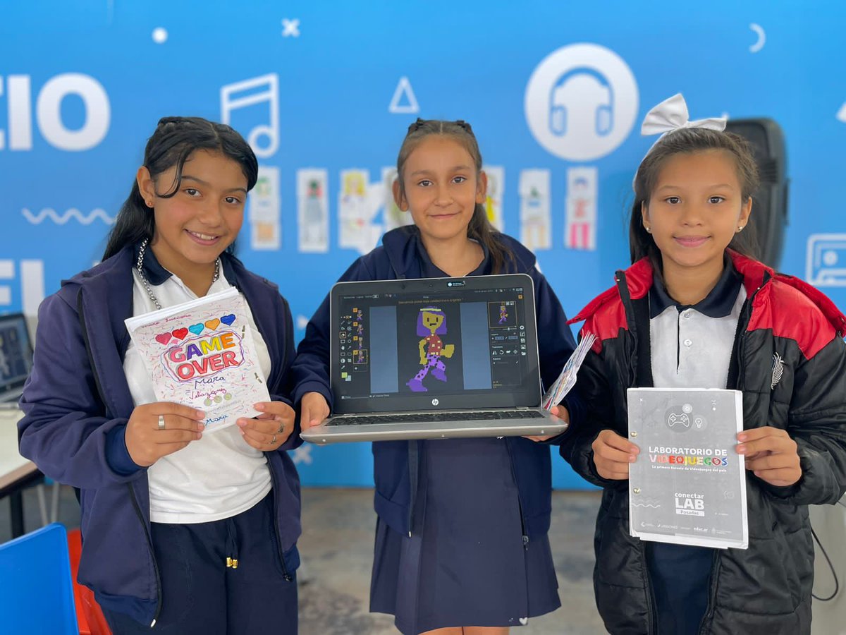 AlertaMisioness's tweet photo. La mejor manera de celebrar la niñez es pensando en su futuro. En Misiones, la conectividad está construyendo caminos hacia un mañana mejor para nuestros chicos y chicas #DíaDeLasInfancias https://t.co/qso3t0Q9B2