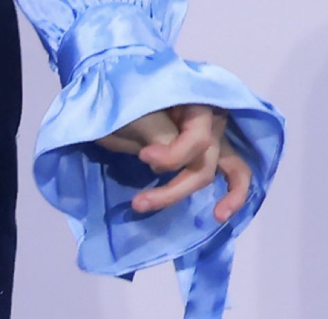 全圓佑的小手…要萌出鼻血了o̴̶̷̥᷅⌓o̴̶̷᷄