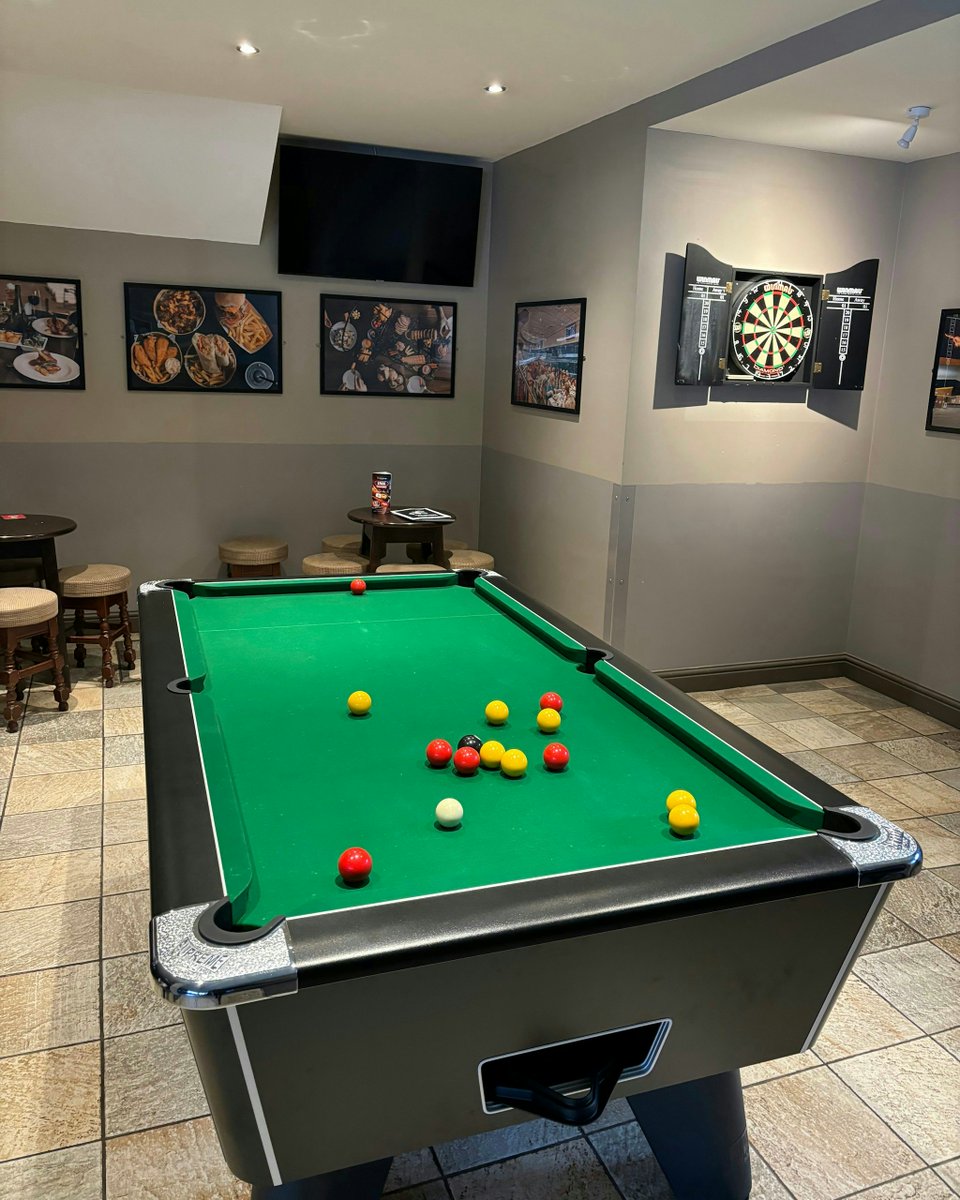 OwlertonStadium's tweet image. Life is better with a pool cue in hand 🤩 

Head on down to our Paddock Bar and have a go! 🎱 

#sheffield #pooltable #sheffieldbars #greyhoundracing