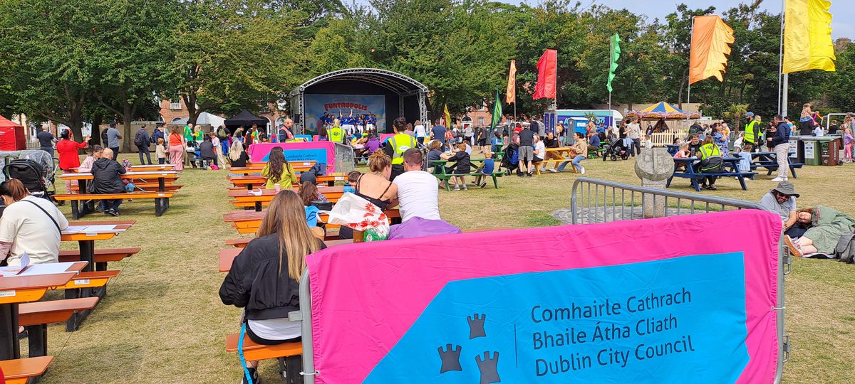 DubCityCouncil's tweet photo. Another fantastic turnout today for Dubkin City Council’s Funtropolis at Mountjoy Square. Here until 6pm today so still plenty of time left to drop by.
#dublincitycouncil #Funtropolis #freeevent #MountjoySquare https://t.co/hEYBGn2xbR