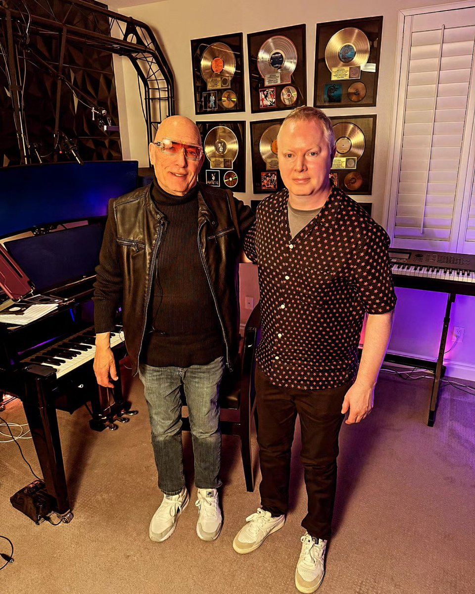gerard_h7803's tweet photo. Mike Garson, the piano man, Bowie's piano man, will feature in an upcoming Duran Duran documentary.

#mikegarson #DavidBowie #piano #aladinsane #duranduran #falling #futurepast https://t.co/ucnFnSxTXP