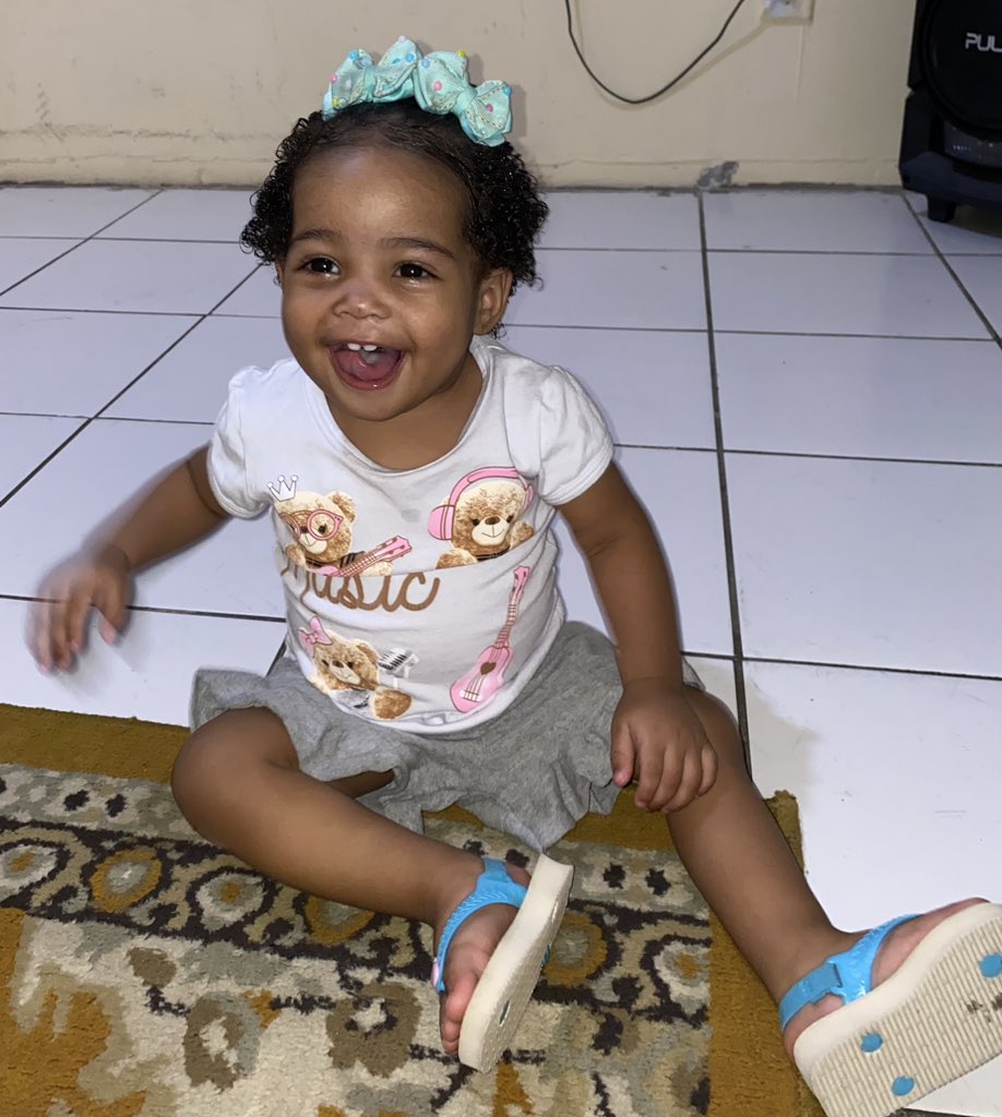 Tataabs1's tweet photo. O dia tá lindo , igual minha filha ... feliz 1 aninho meu amor 🥰❤️🥳🥳🥳🥳🥳🥳🥳 https://t.co/kHlbsFAPhl