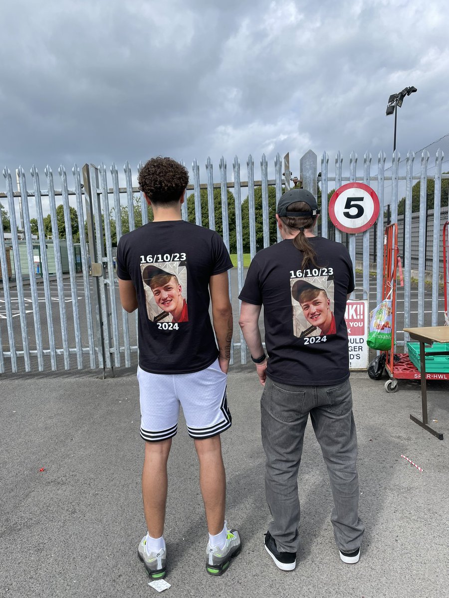 Jeannet17925278's tweet photo. #JustAChat
At a charity football tournament in memory of this beautiful young man George. Raising money for a great charity for mental health. Just have a chat if you’re struggling. Look them up if you’re ever struggling they are the best of people. https://t.co/4k6waZ67Zk