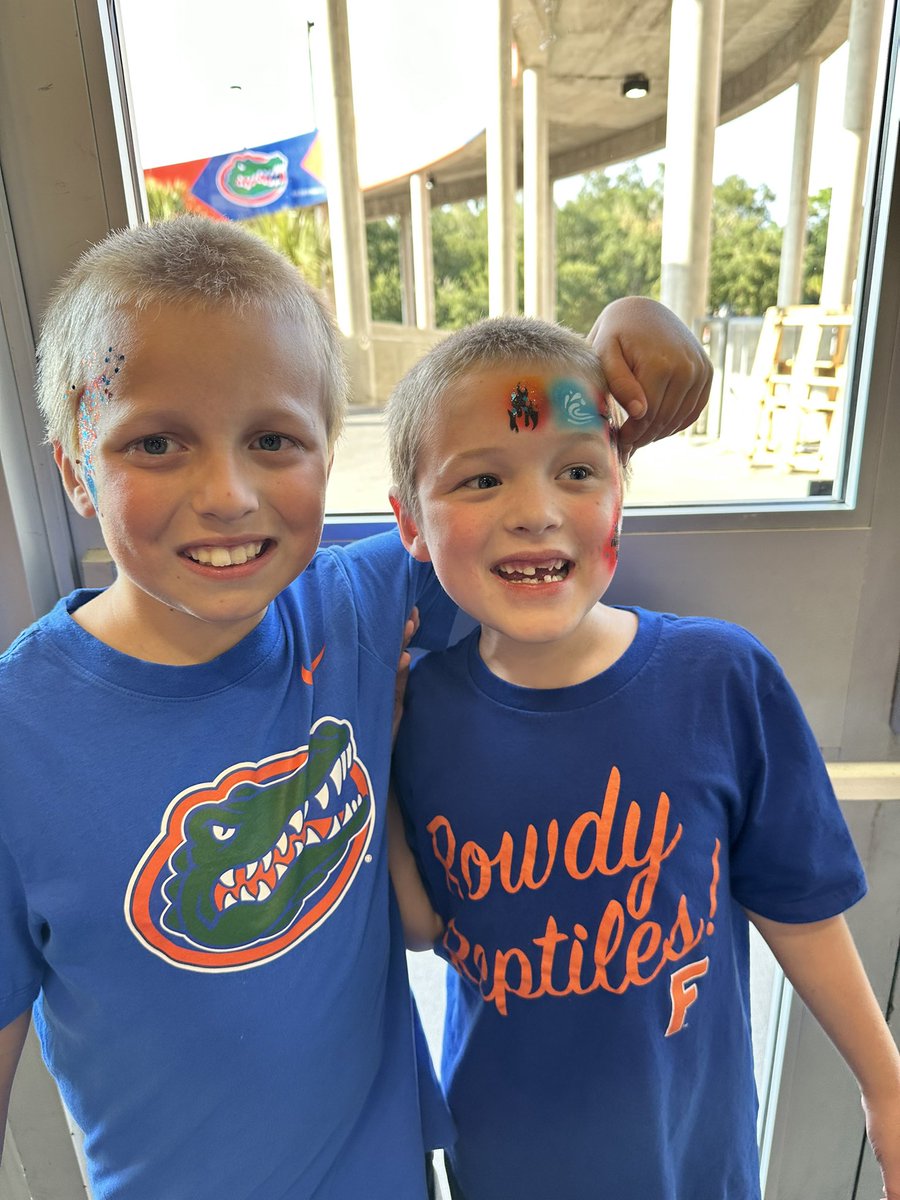 ashlynburns's tweet photo. We had an unbelievable first weekend in Gainesville as a family! Go 🐊!! https://t.co/BUgYHOrqDU