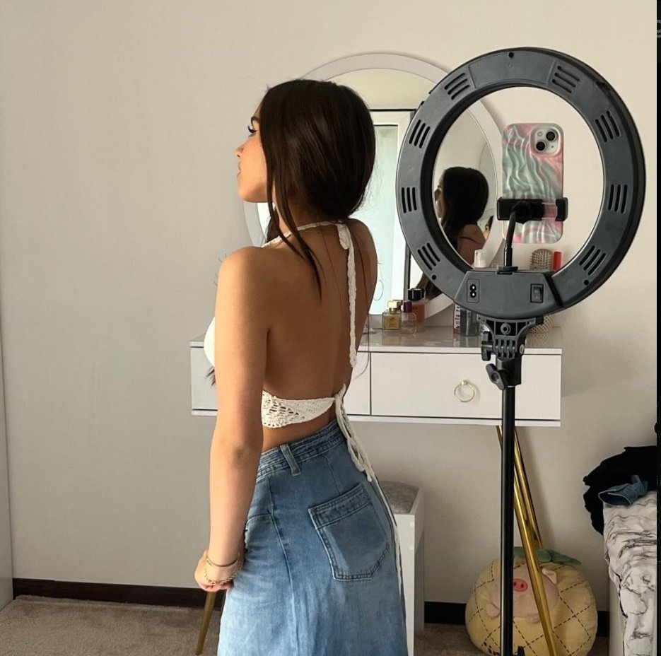 سلام عشقم فالو کن با هم دوست بشیم 😘🤍
#فالو_فوری 
#فالو_فالو 
#فالوبک_فوری 
#فالوبک_تضمیمی 
#فالوبک_تضمینی 
#فالوبک 
#فالو 
 #ريتوييت_لطفا 
#ريتويت 
#ریت