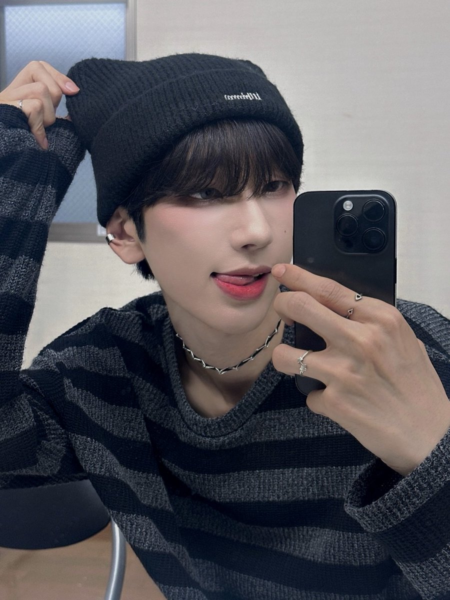 82DAYCHILD's tweet image. [ 시우 ] 

くろねこ - ₍⸍⸌̣ʷ̣̫⸍̣⸌₎◞ ̑̑☕️
あう- あお- みゃう- 🐾

#FCLIVE_OSAKA #데이차일드 #DAYCHILD #시우 #SIWOO