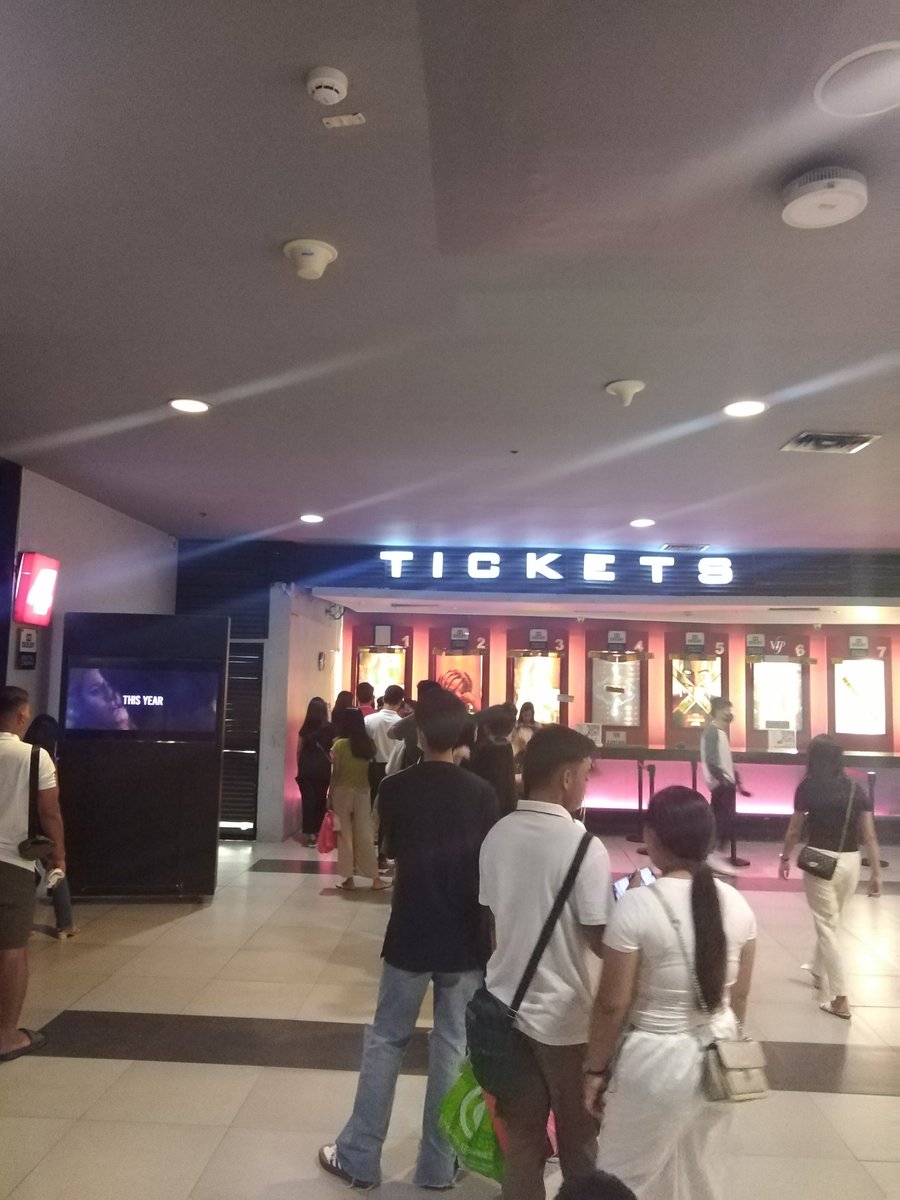 popoy__gonzales's tweet photo. done watching un/happy for you at gmall cinema ✨

#UnHappyForYou is the most heartbreaking film of star cinema since One More Chance!!! ❤️‍🩹🌶️

shutaaa nagdagdag ng cinema para sa UFY dahil sa daming taong nanood!! Congrats again, JoshLia, Petersen Vargas &amp; to all team UFY! https://t.co/Cl07j92RFH