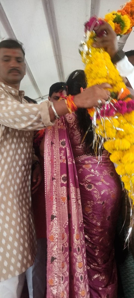 आज #उज्जैन प्रवास के दौरान <a href="/taknikividwan/">पॉलिटेक्निक अतिथि विद्वान संघ म.प्र</a> का प्रतिनिधित्व करते हुए #पॉलीटेक्निक कॉलेज की #लाड़लीमहिला #अतिथि_व्याख्याताओं द्वारा भैया <a href="/CMMadhyaPradesh/">Chief Minister, MP</a> मा.श्री <a href="/DrMohanYadav51/">Dr Mohan Yadav</a> जी को राखी बांधी, बड़ी उम्मीद के साथ भविष्य सुरक्षा की मांग की। <a href="/BJP4MP/">BJP Madhya Pradesh</a> <a href="/yashodhararaje/">Yashodhara Raje Scindia</a> <a href="/JM_Scindia/">Jyotiraditya M. Scindia</a> <a href="/ANI/">ANI</a>