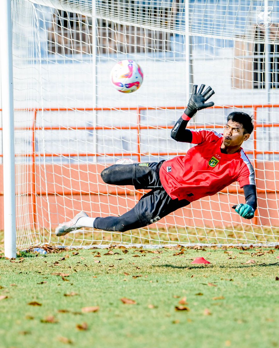 BERSIAP MERAIH TIGA POIN

Persebaya berlatih di Stadion Gelora 10 November pagi ini, Minggu, 18 Agustus 2024.

Skuad Green Force bersiap menghadapi matchday 3 Liga 1 2024/ 2025 melawan Barito Putera Jumat nanti, 23 Agustus 2024, kick off 19.00 WIB di Stadion Gelora Bung Tomo.
