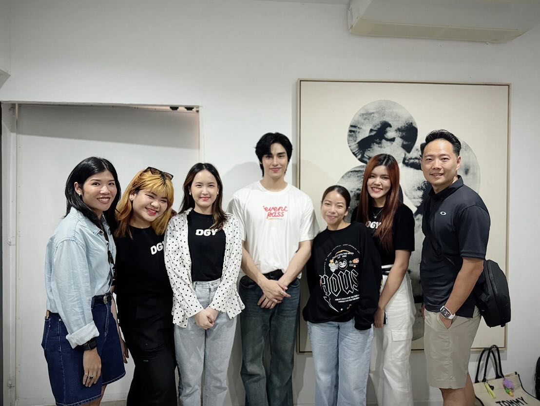 PoomppsFanSupTH's tweet photo. {18.08.24} IG Update
สิงหาพาเที่ยวทรงวาด @ PLAY art house 🧡
─ @poompps1 ✨
📍 IG: 303.survival
🔗 https://t.co/ZQxR4QyUOT
#EventpassxPoom
꒰ #poompps #PoomPhuripan ꒱♡ https://t.co/S1gUA0Pyjz