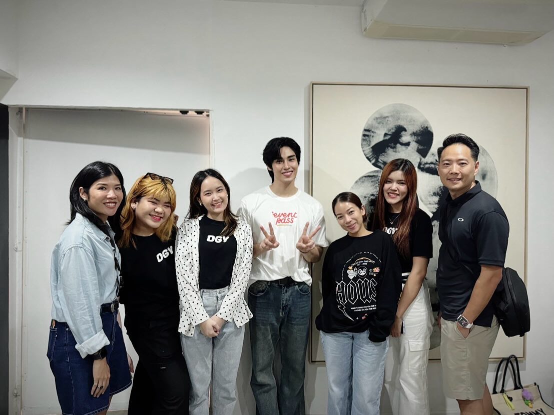 PoomppsFanSupTH's tweet photo. {18.08.24} IG Update
สิงหาพาเที่ยวทรงวาด @ PLAY art house 🧡
─ @poompps1 ✨
📍 IG: 303.survival
🔗 https://t.co/ZQxR4QyUOT
#EventpassxPoom
꒰ #poompps #PoomPhuripan ꒱♡ https://t.co/S1gUA0Pyjz