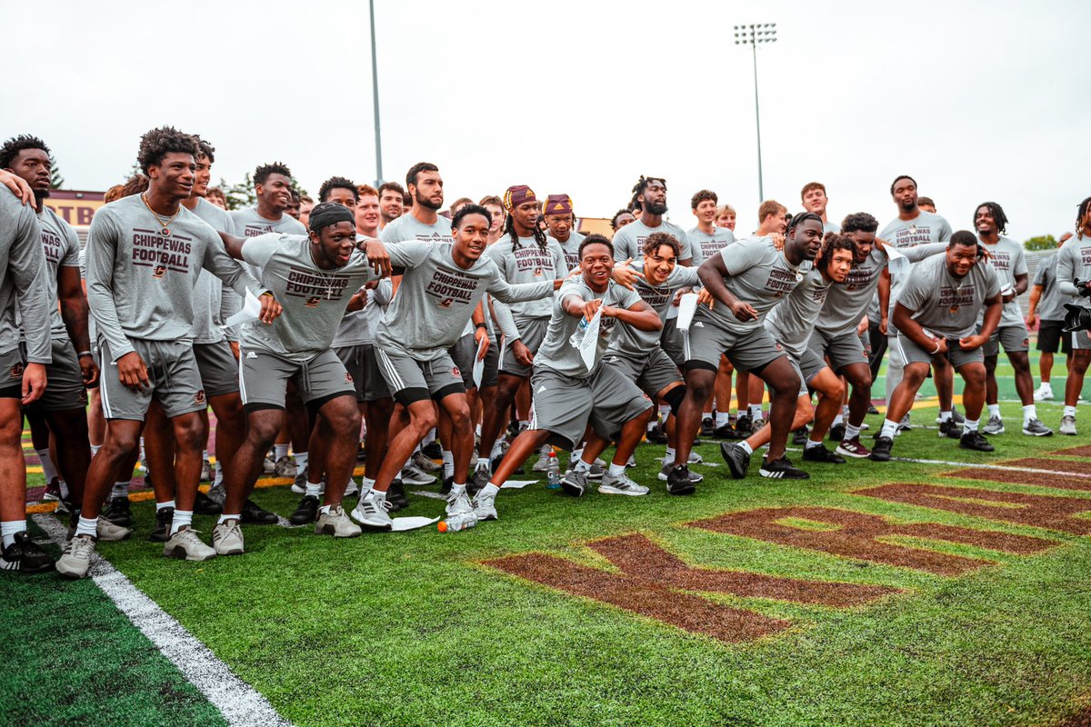 CMU_Football's tweet photo. Safe to say we had some fun this morning with our very own Chippewa Marching Band! 🎺

#FireUpChips🔥⬆️🏈 | #PTS https://t.co/bPy0lLi8Bz