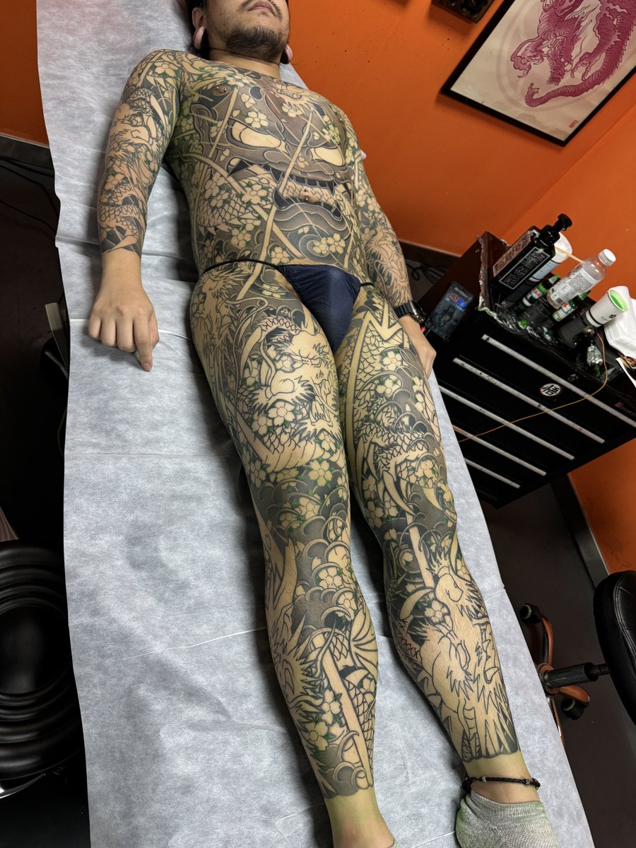 tattooedcumdump's tweet photo. Day 31 &amp; 32

肚子太大都不太想分享刺青進度了 🥲

Sometimes I don’t feel like to post my tattoo progress because of my belly. https://t.co/t16ruyIq0r