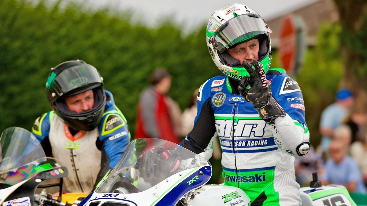 ManxGrandPrix's tweet photo. The Classic Superbike startline was a cacophony of sounds and smells 🙌

#MGP24 #ManxGrandPrix #ClassicBikes https://t.co/xfYVtEQqdi