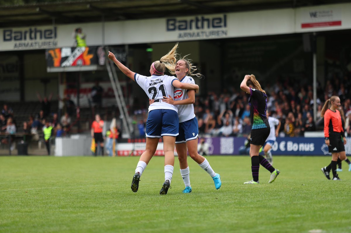 arminia's tweet photo. Schluss! JAAAAAA! 💙
Unsere Frauen gewinnen ihr Pokalspiel beim FC St. Pauli mit 2:0 und ziehen in die zweite Runde des #dfbpokal ein 🥳
#FCSPDSC | #immerdabei https://t.co/3C1zJR1SZ5