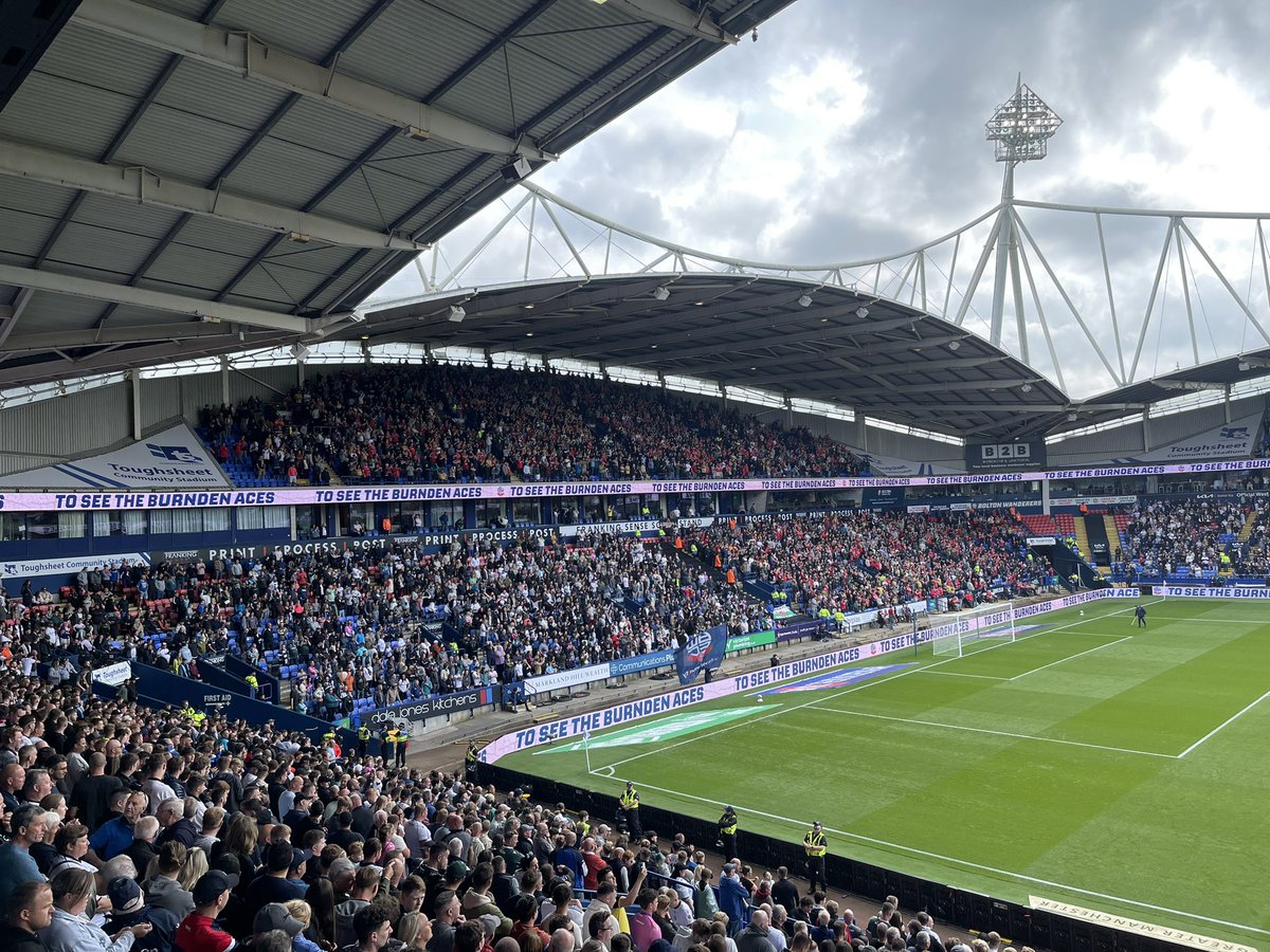 3,800 Wrexham fans at Bolton today. A fantastic following! 

Over 26,000 are in attendance for the game, a phenomenal number for a televised game in the third tier. Well done to both Wrexham and Bolton supporters. 👏 

#BWFC #WxmAFC