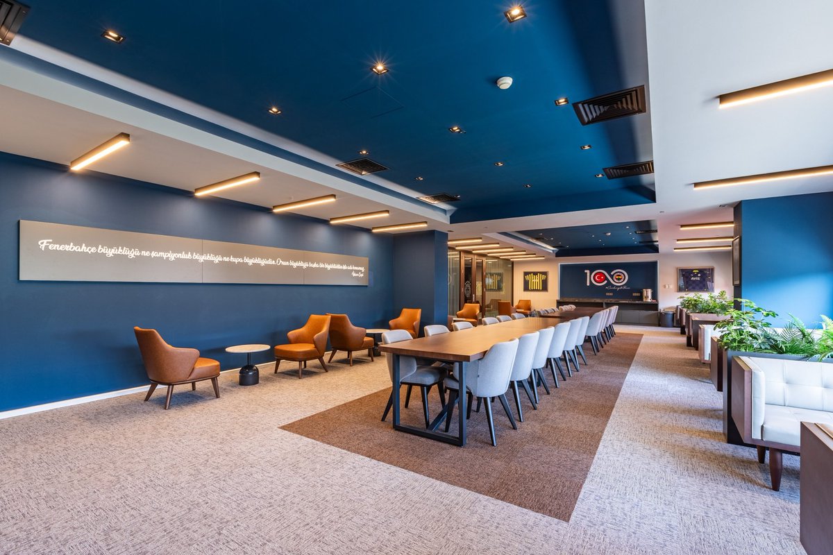 AidAmimarlik's tweet photo. Fenerbahçe Şükrü Saracoğlu Stadyumu, VIP Lounge
.
📷 Sahir Uğur Eren
.
#aidamimarlık #Stadium #MimariHarika #Fenerbahce #EstetikMimari #futbol #mimarlik #architecture #project #design #tasarim #interiordesign #interior #decoration #kentseldonusum #urbantransformation #decoration https://t.co/D8qIk775A0
