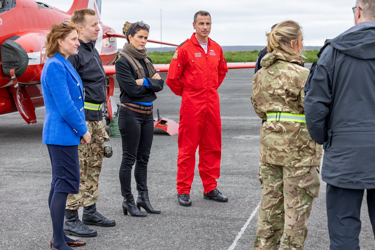 Another look at the #RedArrows arriving into #Iceland yesterday. The staged, gradual Atlantic crossing to Canada provides chance to carry out core roles of the Red Arrows, such as defence engagement - shown here with team members meeting officials and representatives at Keflavik.