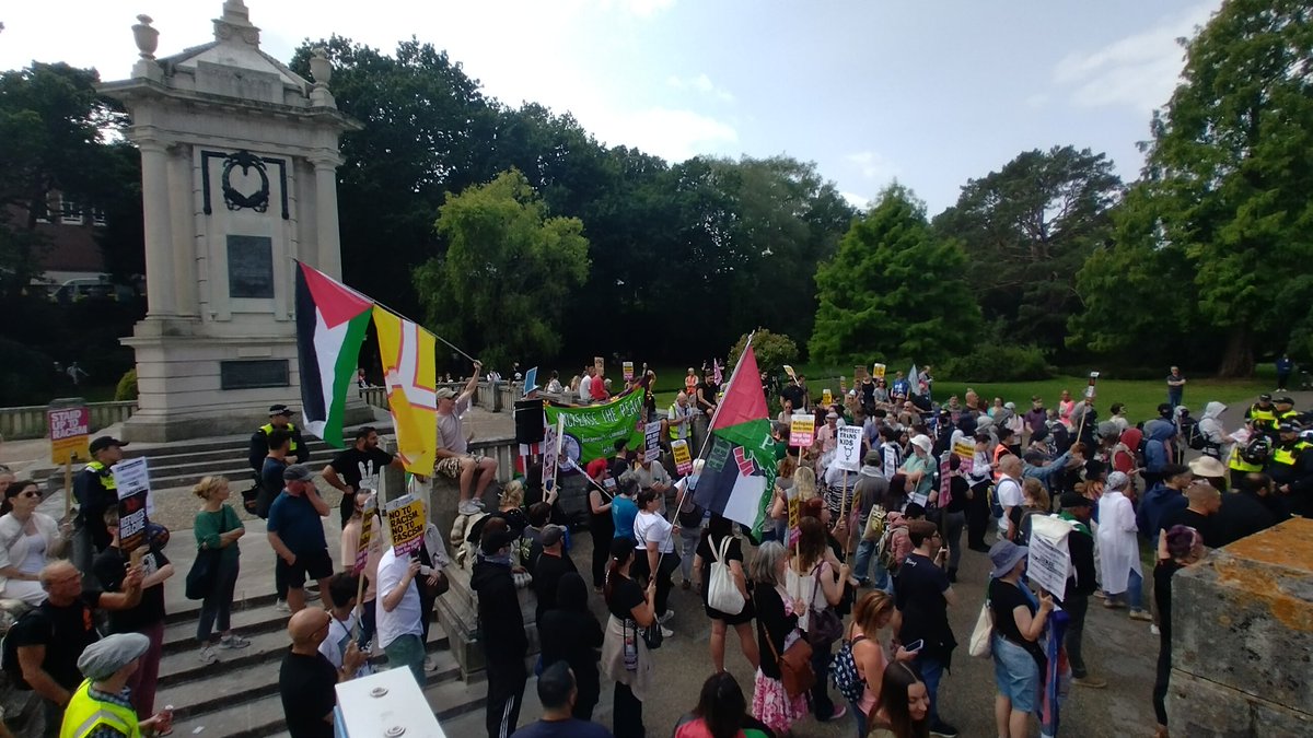 Missluck_13's tweet photo. Amazing turnout (for #BCP ) at the peaceful anti-racist demonstration against a rather rightwing set of #British "concerned citizens", who cover in St Georg #England flags and deny #refugees #asylum rights on British grounds. Thanks also to @UCUBu for having called to come! https://t.co/1eXiTcwCgc