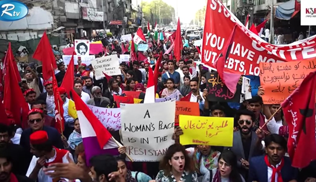 Mihrana_Ahmed's tweet photo. 🇵🇰 🇧🇩save Pakistani students!
#SavePakistaniStudent
#wefrombanglasedhstandwithpakistanis
#AllEyesOnPakistan
#ResignShehbazSharif
#ShehbazStepDown
#ShehbazOut
#SavePakStudentsAlJazeera 
 #CNN #TheWashingtonPost
#TheNewYorkTimes #TheGuardian
#BBC #DhruvRathee #UnitedNations https://t.co/myLZqqFxnQ