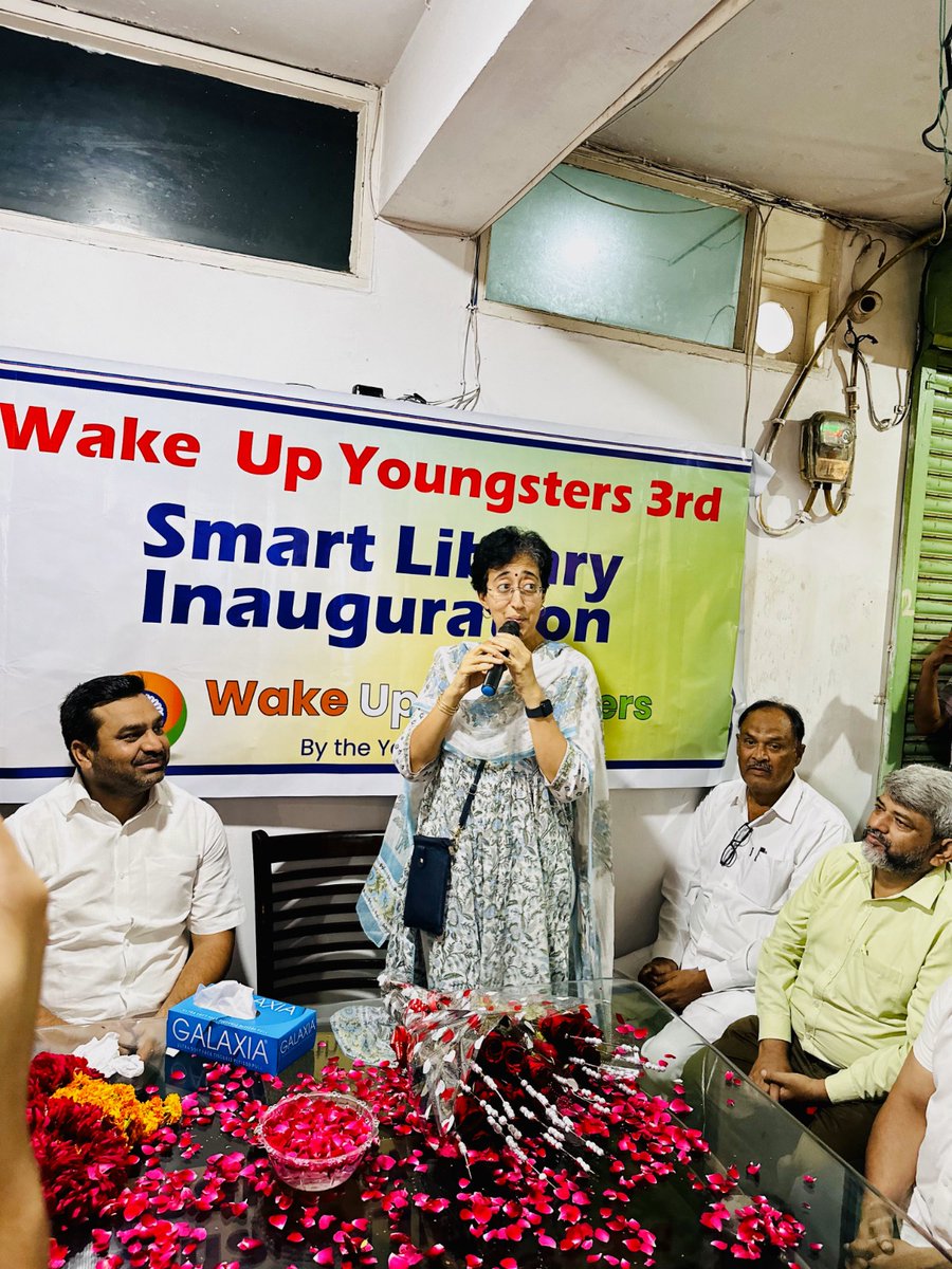 WakeUpYoungster's tweet photo. "Wake Up Youngsters की तीसरी फ्री लाइब्रेरी का शुभारंभ आज दिल्ली सरकार की शिक्षामंत्री @AtishiAAP द्वारा किया गया।  

आपकी दुआओं और समर्थन से Wake Up Youngsters शिक्षा की ज्योत को हर वर्ग तक पहुँचाने के लिए इस तरह की और भी लाइब्रेरियाँ स्थापित करता रहेगा। 📚
#Education #library https://t.co/sQ0S1CJJmm