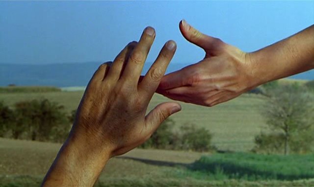 flag_from's tweet photo. 訃報にふれたのが夜遅かったので90分や120分の映画を観ることはあきらめ、妻に白髪を抜かれているあいだだけ（年に数度の恒例行事）、『ヌーヴェルヴァーグ』の“完全なサウンドトラック”をオーディオで流し、車のブレーキ、鳥の鳴き声、波の音に混じるアラン・ドロンの声を聴いていました。 https://t.co/Od8mcw0vPn