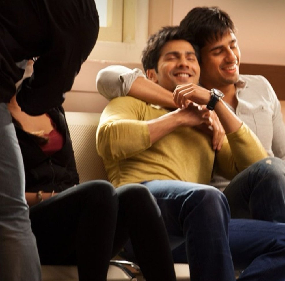 " Pyaar me junoon hai
Par
Dosti mein sukoon hai "
#SidharthMalhotra #VarunDhawan