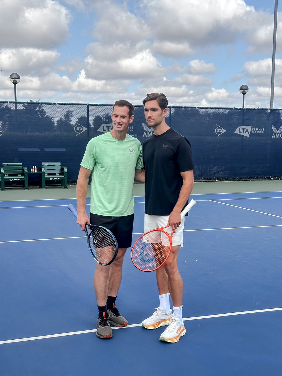 HenryJWade's tweet photo. Perks of the job. Nice knock around with 3x grand slam champ 🎾@andy_murray https://t.co/MduaWyUyHw
