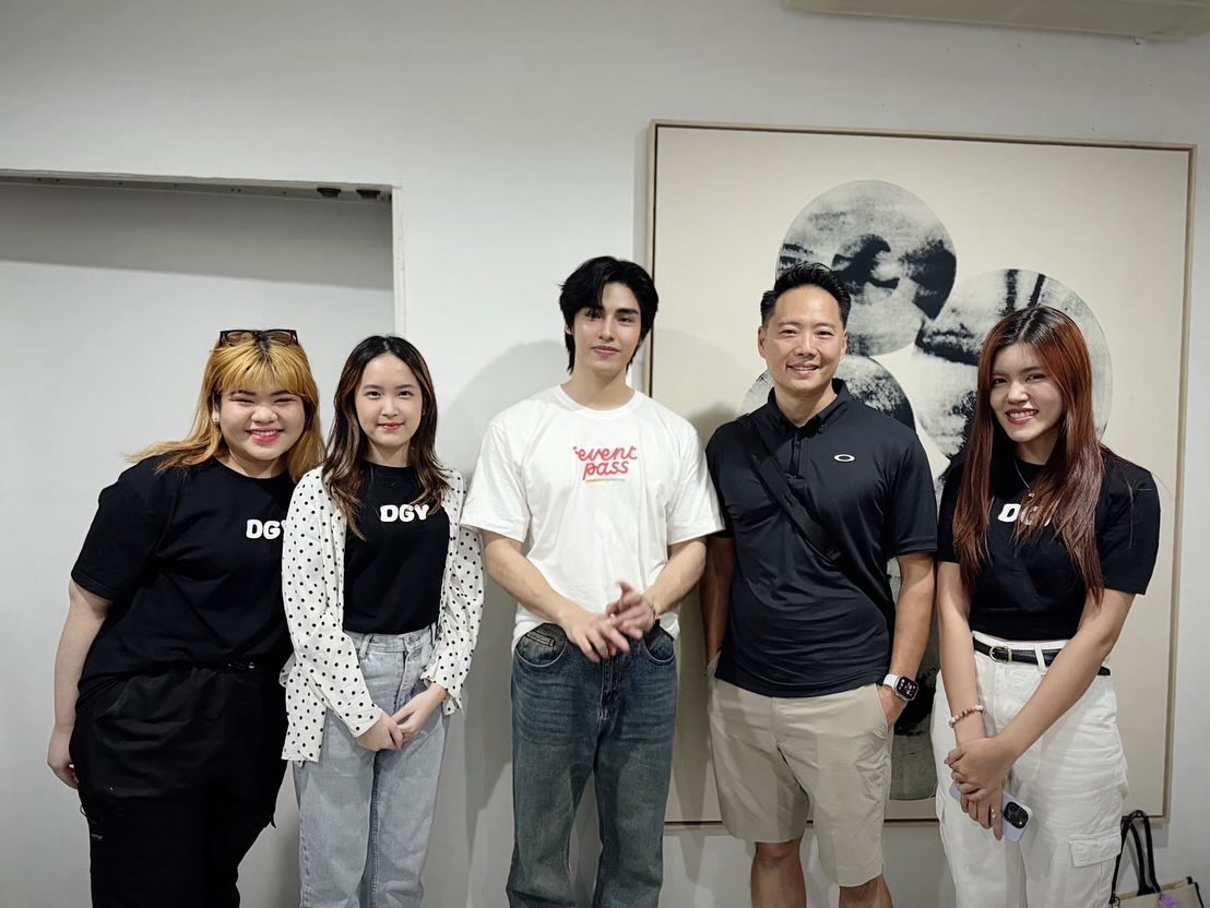 lanxun1992's tweet photo. man with strong business skills😎😎😎
#EventpassxPoom
#poompps #PoomPhuripan https://t.co/eo3k40nQIU