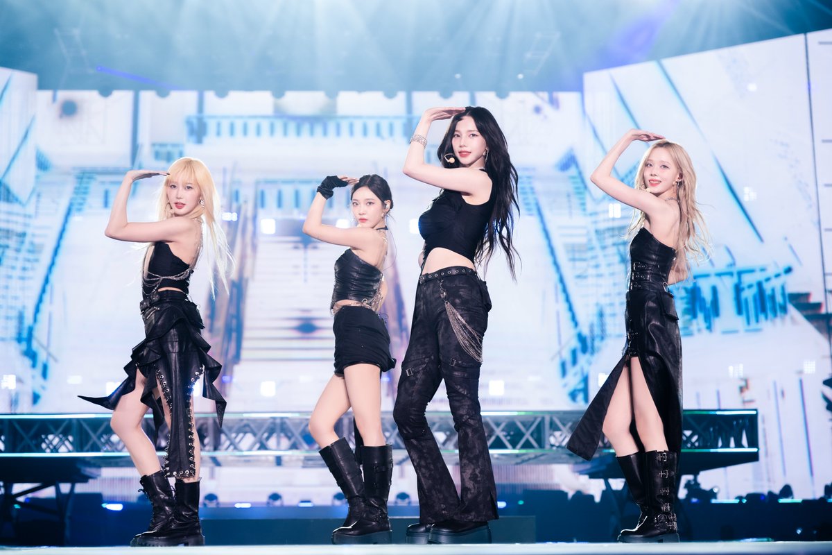 Kkorepo's tweet photo. 「イベントレポ」#aespa  史上初、海外女性アーティスト２年連続の東京ドーム公演、大成功！  東京ドーム公演ならではのスペシャルな演出で2日間94,000人が熱狂  日本デビューシングル『Hot Mess』が1位の座に返り咲く
#KARINA #GISELLE 
#WINTER #NINGNING
🔗https://t.co/Huw4uuVYRg https://t.co/WnJey1cdUy