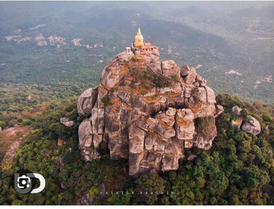 OxbridgeKaran's tweet photo. @mishranitish 
Sir ye gurpa mountain hai iske vikas ke liye sochiye yaha pe koi arrangement nahi hai 1 yojna v paas hua usme v ghotala hua hai kripya jaanch kijiye or vikas karwaye. dhanywaad https://t.co/FhBCAiYOvr