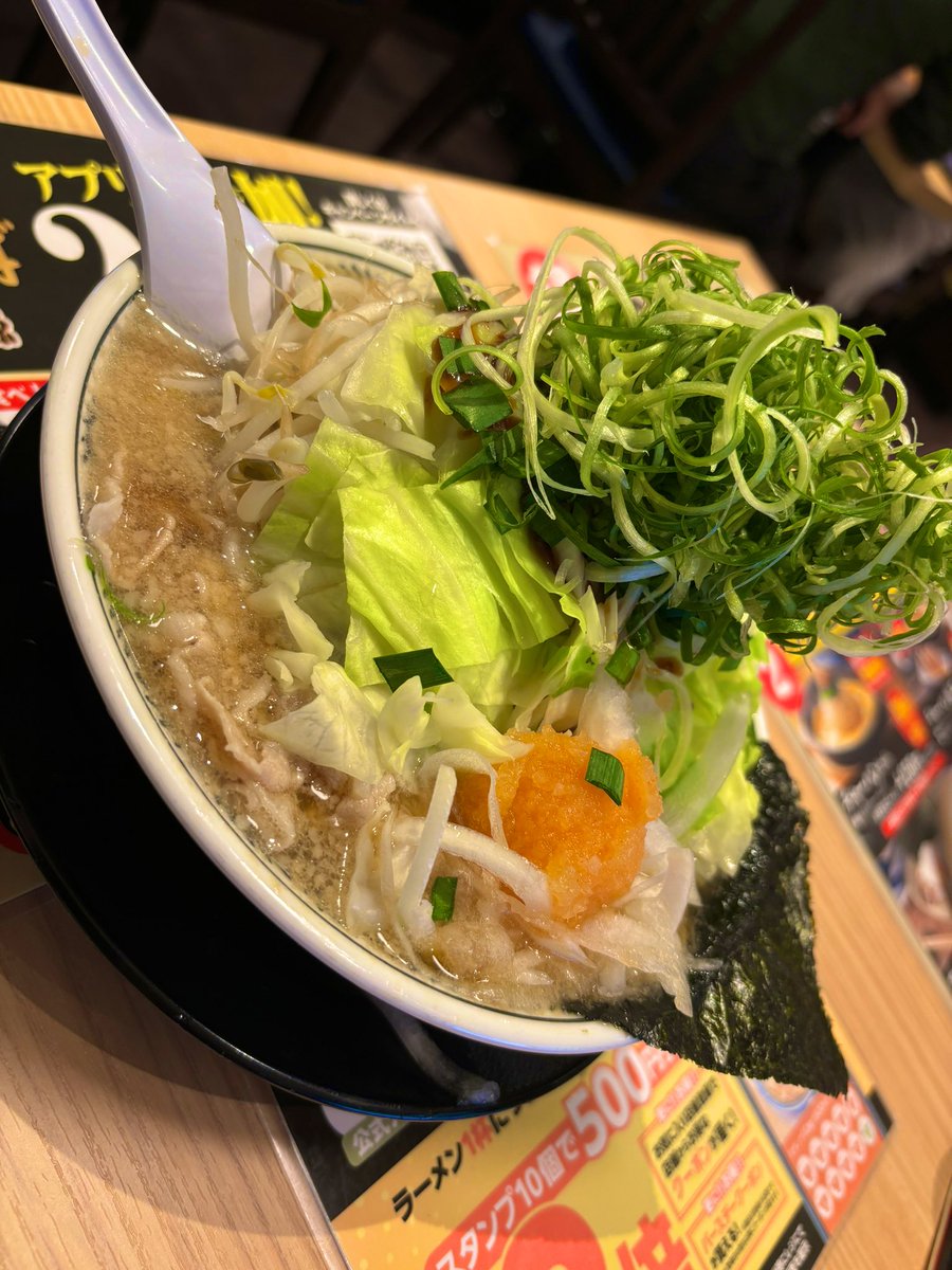 Shimi0417YOU's tweet photo. 丸源ラーメンの個人的おすすめ
野菜肉そばに麺大盛り茹で野菜トッピング
肉ダブル麺固め
卓上調味料のラー油を茹で野菜に絡めて食べるのが最高に美味しい豚は食べないで
麺を全部啜ってから
豚とスープだけにしてラー油をかけて食べるのが至高 https://t.co/CE22WlBCVd
