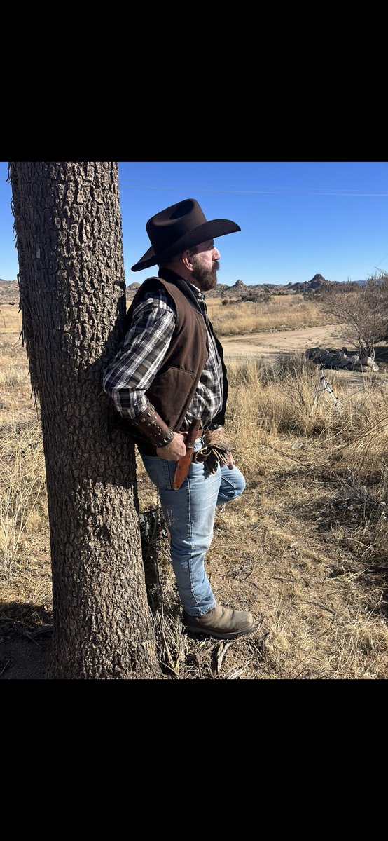 wadeneff2's tweet photo. Sexy cowboy https://t.co/iZBzSUBVuA https://t.co/Oq3zWvf49W
