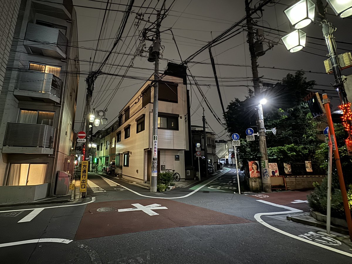 onculsub's tweet photo. #tokyonightwalk
深夜の五叉路 https://t.co/SMkV4XQ7H8