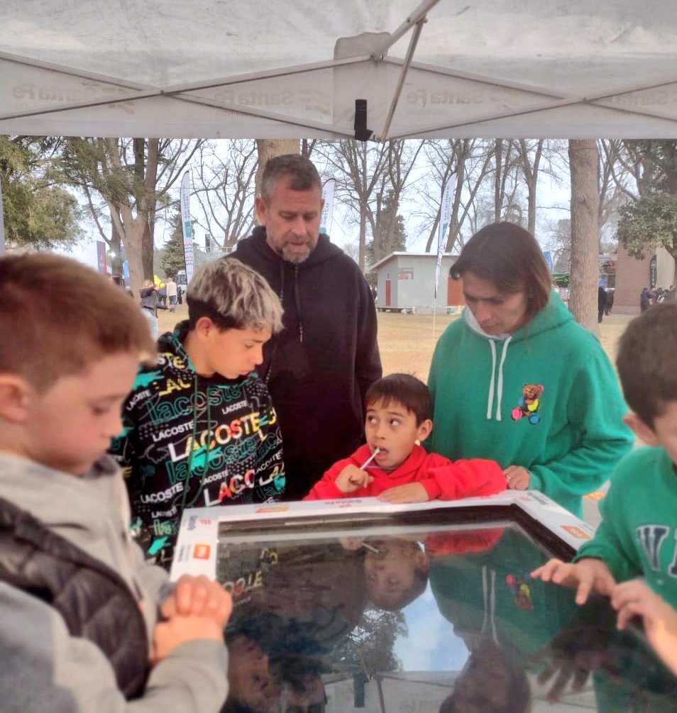 RedSegVial's tweet photo. 📌El Circuito Vial y Tablet  Interactiva recorren la provincia para promover en las infancias el valor de las normas, el respeto a la vida y la responsabilidad en el uso del espacio público. https://t.co/ju2uvpM13m