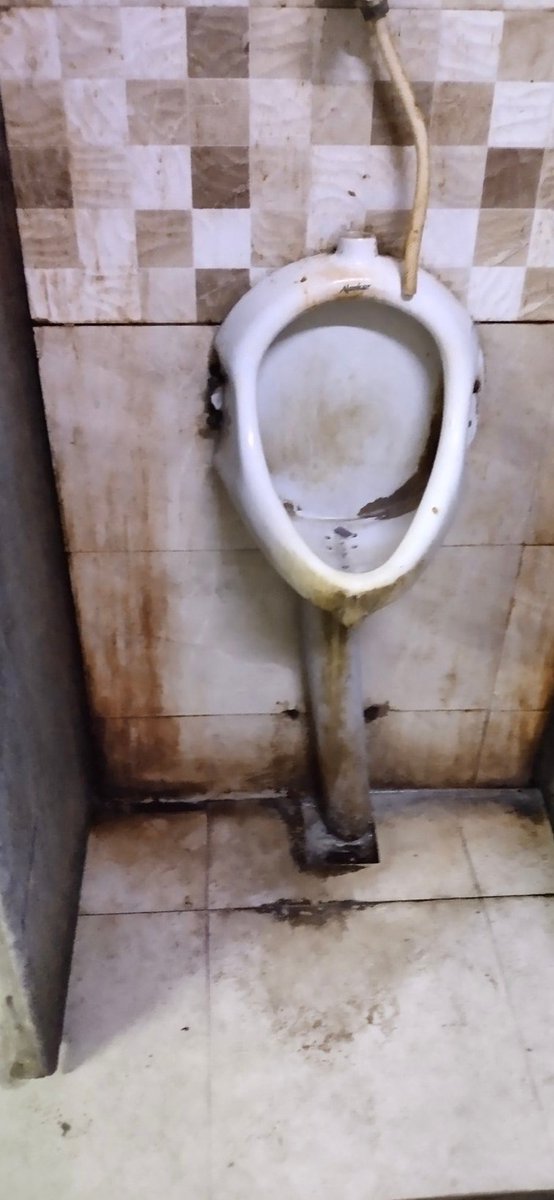 nilekshbhatt's tweet photo. This is the worst condition of Ratlam Railway station platform no 4 urinal. And he is charged me for urinal. Where is @narendramodi swachhand bhart mission. #irhelp take action against contractor and let me know. @RailMinIndia @RailSamachar @Railwhispers https://t.co/RjumGODgj0