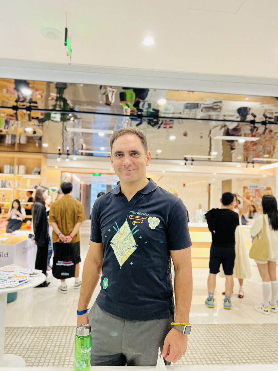 Bit_LittleP's tweet image. I have been continuously busy for a long time, but this has truly been a great weekend! Thanks to @OpenBuildxyz for hosting #ETHShenzhen, looking forward to seeing every developer's creativity and enthusiasm pay off! ❤️‍🔥

BTW, did you see any #Morphy 🐨 elements on @robertkp13 and