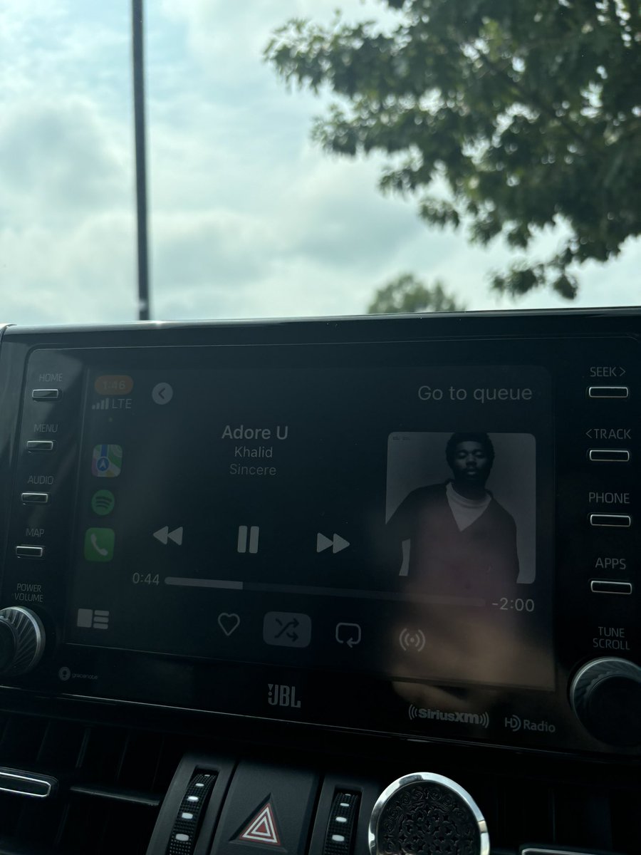 thelightkhalid's tweet photo. @thegreatkhalid this album is wonderful. thank you for growing with me🤍 i still remember your first album and seeing it in concert 🥹 https://t.co/SXTwehjky3