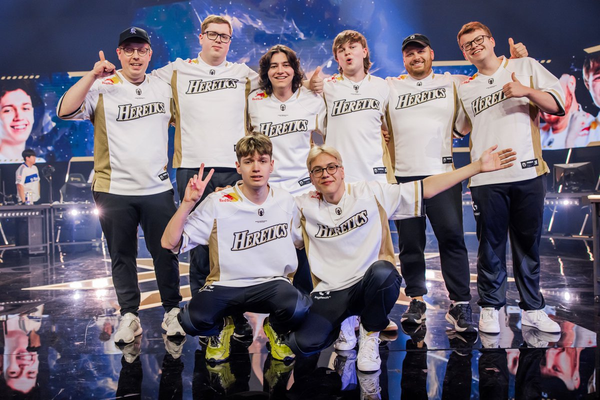 ValorantEsports's tweet photo. #VALORANTChampions Top 4!

@LeviatanGG 
@EDG_Edward 
@Sentinels
@TeamHeretics https://t.co/AKJtXBR0UK