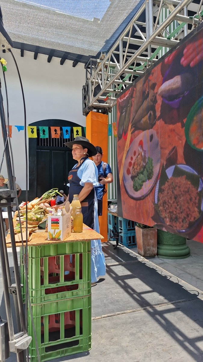 CaroRojasPosada's tweet photo. La franja de sabores y saberes de @lamagdalenafest con Francy Cuta de Yopal compartiendo todos los sabores tradicionales de la cuenca del Río Meta.
@mincultura @jdcorreau @AlcaldiaDeHonda https://t.co/UUSywzE0bl