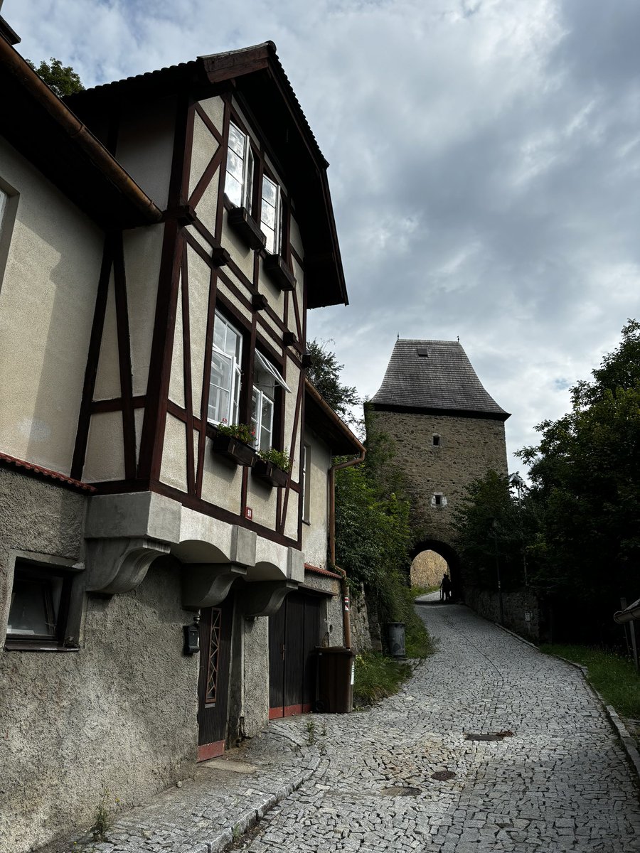NCestach's tweet photo. Vimperk. Až se to všechno opraví, tak to bude druhý Krumlov! ❤️👍#vimperk #zamekvimperk https://t.co/d1Z1w9RMQr